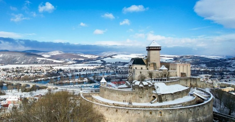 Mesto Trenčín v zime