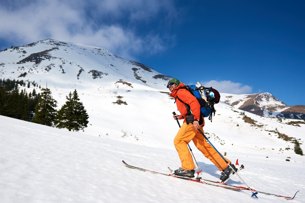 Důležitost výběru správného lyžařského oblečení