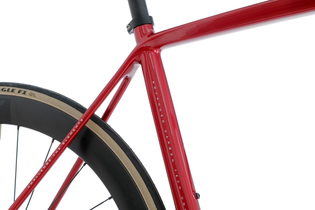 Cestný karbónový bicykel s kotúčovými brzdami Isaac Vitron Shimano 105 DT Swiss Lava Red červená
