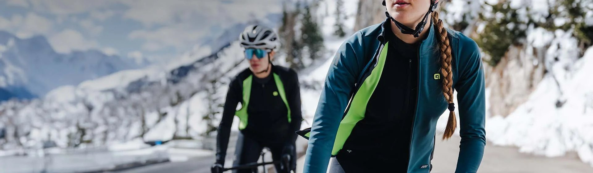 Cyklistická bunda na jar a leto: Prečo je potrebná a ako si ju vybrať