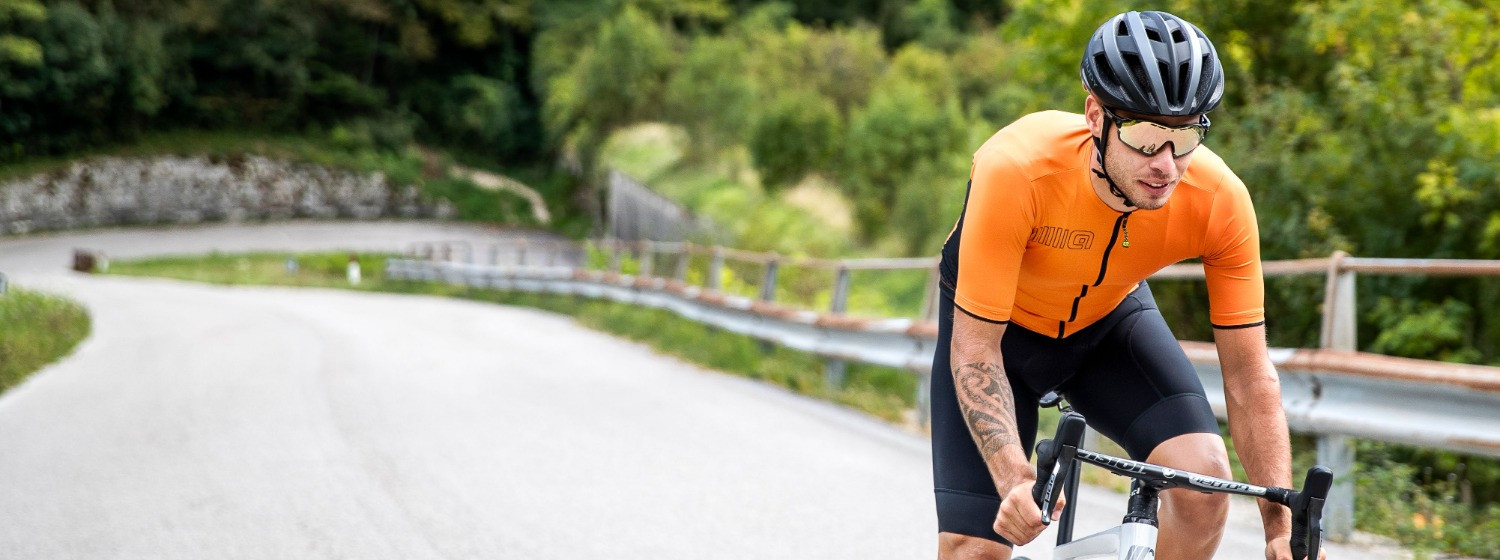 Aká farba cyklistického dresu je najbezpečnejšia?