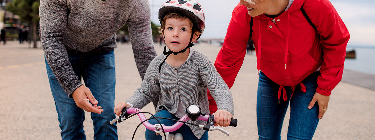Ako naučiť dieťa bicyklovať a aký vek je na to ideálny