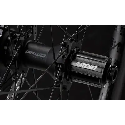 Karbonová kola OUTLAW (30 mm), FFWD BOOST, MattBlack, plášť