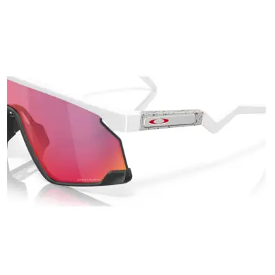 slnecne-okuliare-oakley-bxtr-matte-white-prizm-road