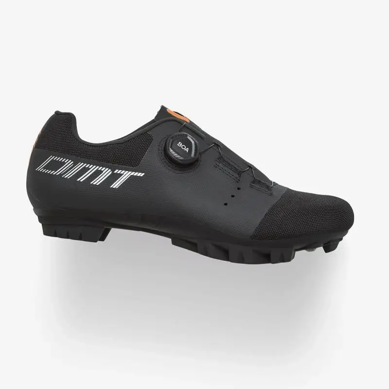 Horské MTB cyklistické tretry DMT KM4 2025 čierne/biele