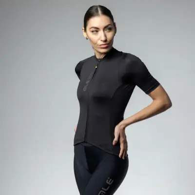 letny-cyklisticky-dres-ale-cycling-damsky-pragma-color-block-cierny