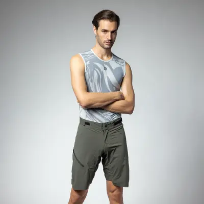 letne-cyklisticke-nohavice-ale-panske-off-road-gravel-overland-zelene