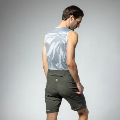 letne-cyklisticke-nohavice-ale-panske-off-road-gravel-overland-zelene