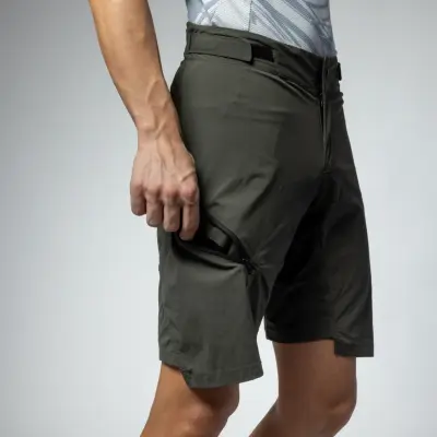 letne-cyklisticke-nohavice-ale-panske-off-road-gravel-overland-zelene