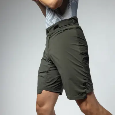 letne-cyklisticke-nohavice-ale-panske-off-road-gravel-overland-zelene