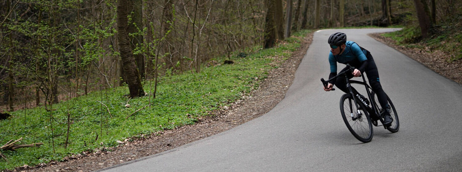 Karbónový vs. hliníkový rám na bicykel: Zisti, ktorý z nich je lepší