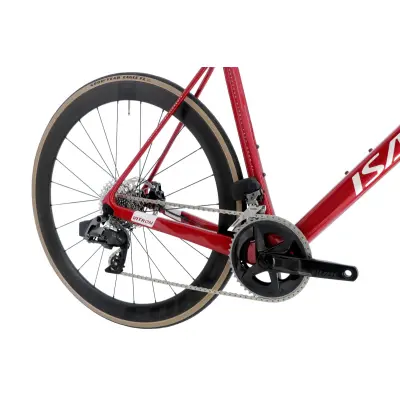 Cestný karbónový bicykel Isaac Vitron Lava Red 2023 Shimano 105 DT Swiss červená s kotúčovými brzdami