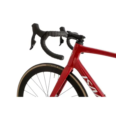 Cestný karbónový bicykel Isaac Vitron Lava Red 2023 Shimano 105 DT Swiss červená s kotúčovými brzdami