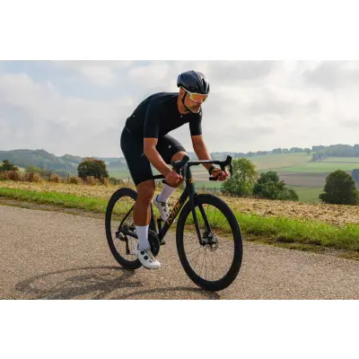 Cestný bicykel Isaac Boson Disc Stone Black 2024 Shimano 105 Di2 R7150 karbónový čierny