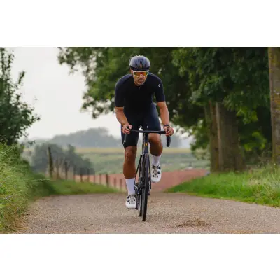 Cestný bicykel Isaac Boson Disc Stone Black 2024 Shimano 105 Di2 R7150 karbónový čierny