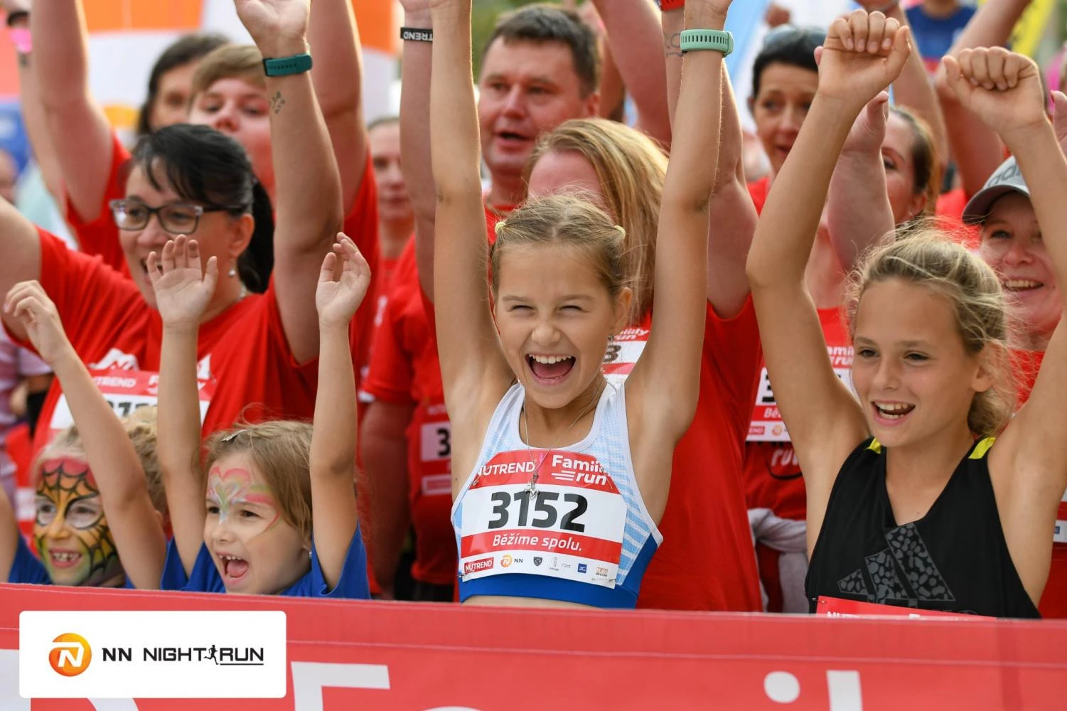 NN NIGHT RUN a AVON BĚH MOST 2024