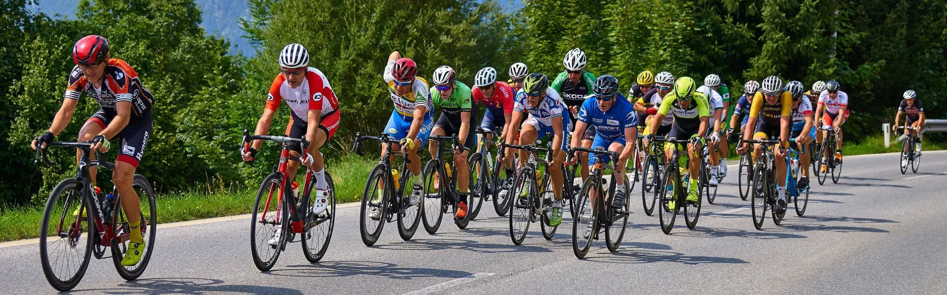 Ako sa obliecť na jarnú cyklistiku - tipy na cyklo oblečenie a výbavu