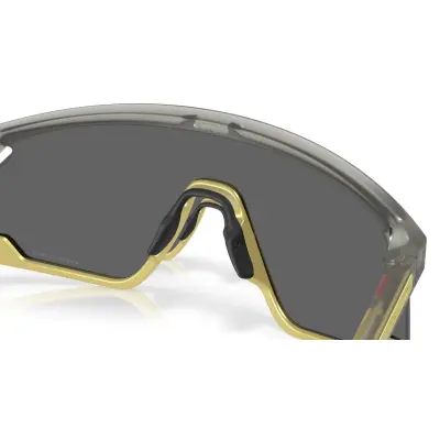 Oakley_Bxtr_Matte_Grey_Ink_Vintage_Gold_Prizm_Black_Scheef