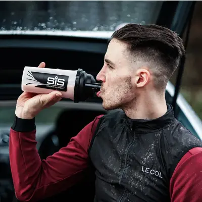 SiS fľaša Šejker proteínový číry 700ml 