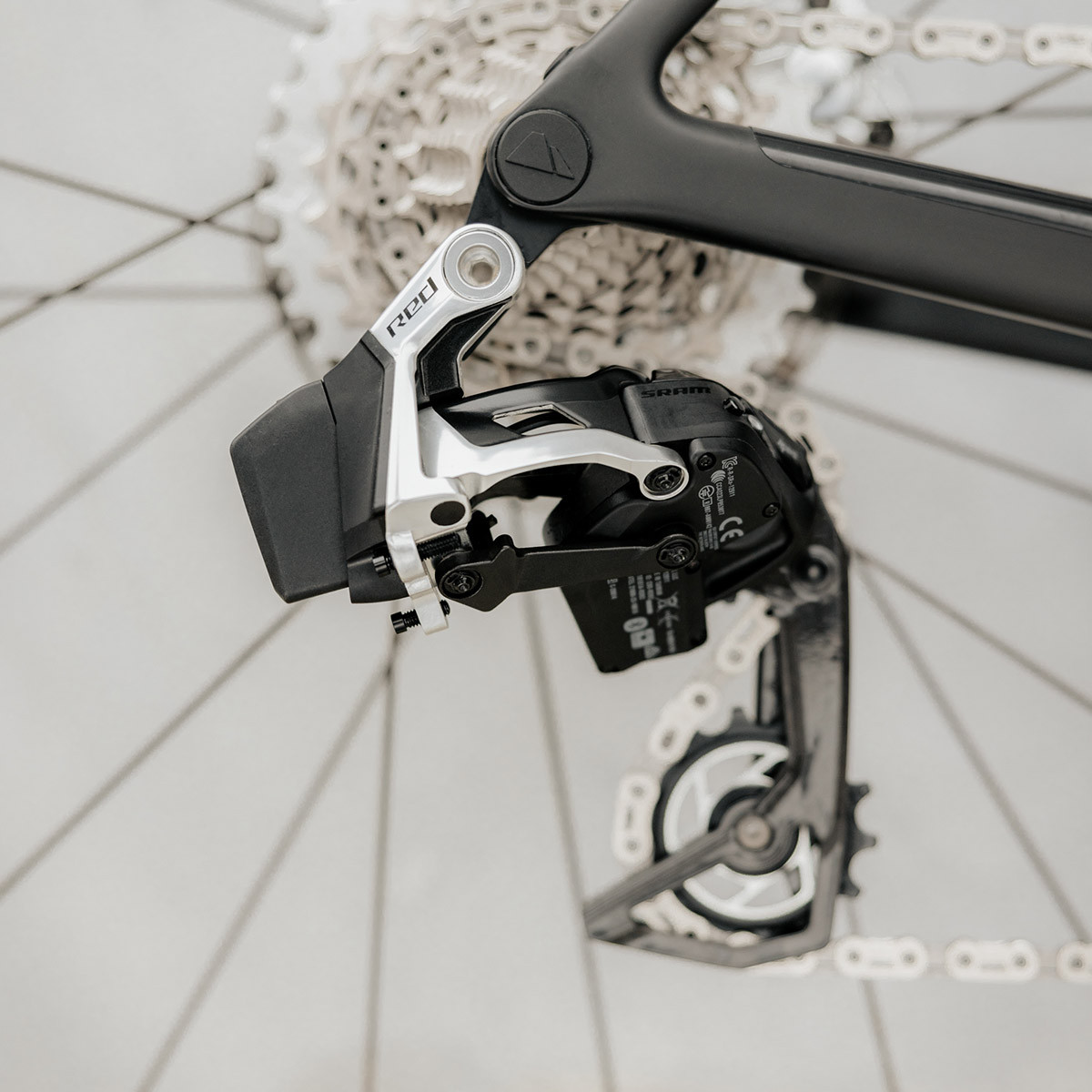 Brzdy a brzdné páčky Sram Red AXS 2024