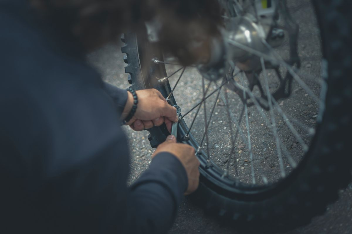 Oprava bicykla Pravidelná kontrola stavu bicykla predlžuje jeho životnosť.