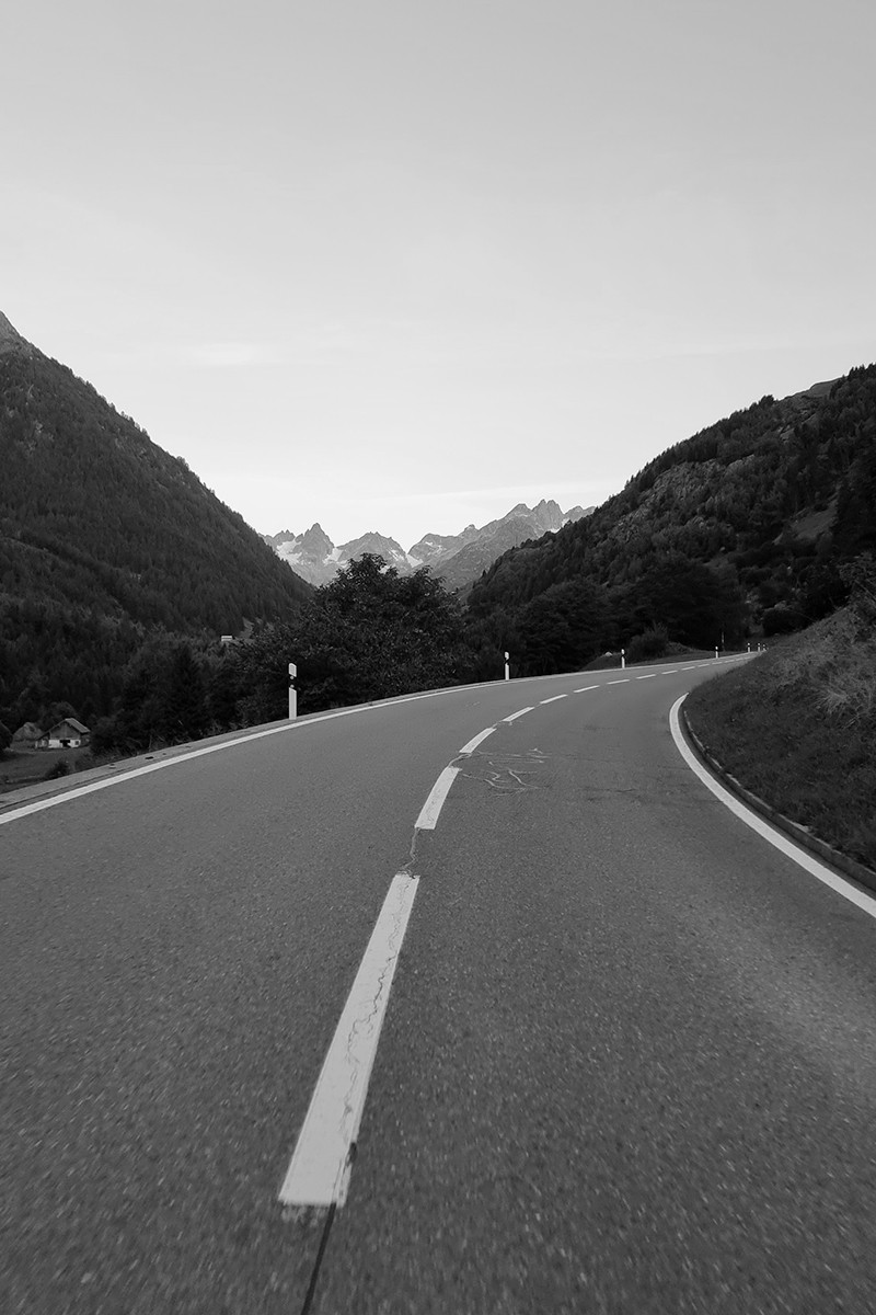 Ranné stúpanie Alpenbrevet na bicykli